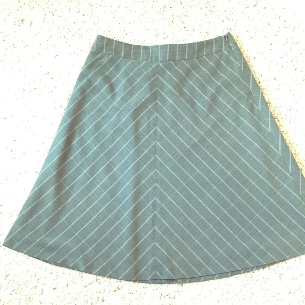 Gray a-line skirt with light pink detail